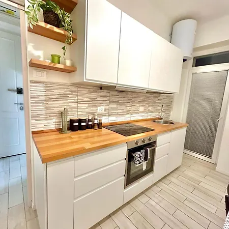 Apartament Zar 5 *